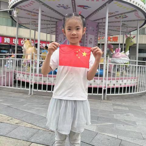 童心向党，爱国情浓（2.12班）——我和国旗合个影