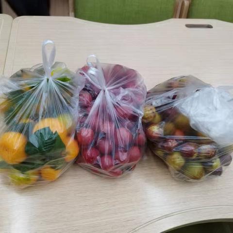 蒋家社区养老服务站与社区老人迎国庆庆中秋，共度美好的一天