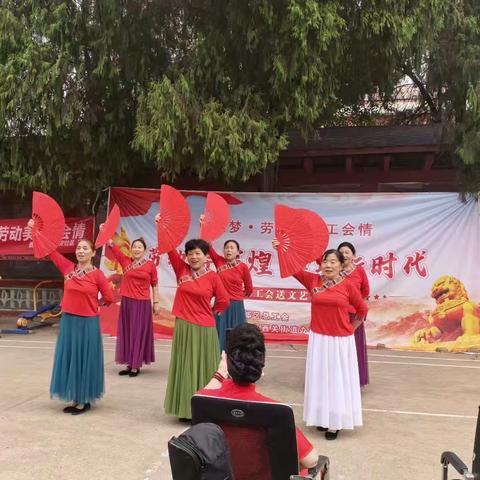 文艺演出进社区 工会温情暖人心