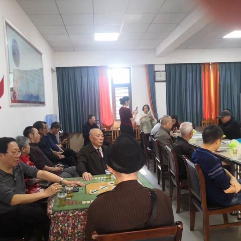 娄底职院离退休第四支部換届选举会议  2024年5月8日上午9：00时，离退休四支部全体党员在医学院家属区老干活动室会议室，举行支部委员会換届选举会议。      会议由禹同修书记主持。