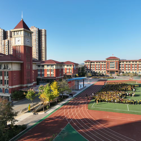 全环境立德树人‖ 以“练”筑防  防患未“燃”——市中区东湖小学开展消防安全疏散演练