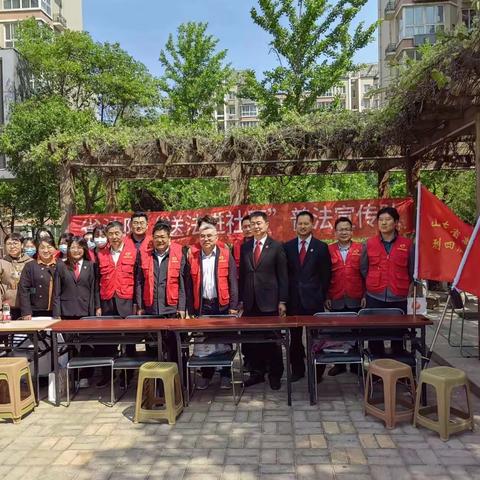 【先锋龙洞】法治宣传进社区 普法意识入人心——石河岭社区携手省高院开展普法宣传活动