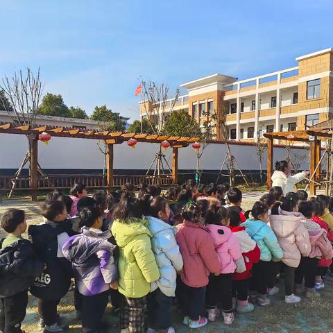 初冬漫时光，相约“趣”冬游——方城县清河镇中心幼儿园冬日户外活动