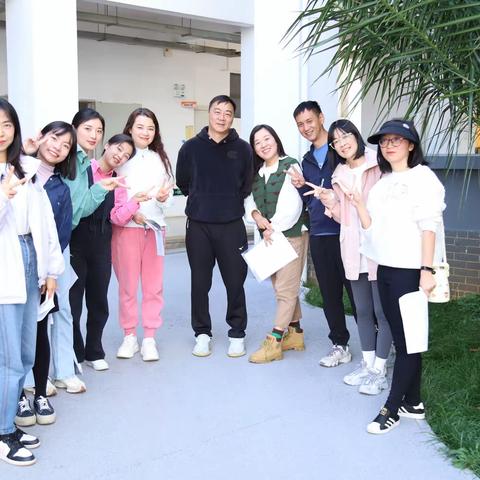 方寸之墙绘烟霞，春风化雨润童心——云南师范大学附属小学呈贡校区开展班级文化建设检查评比活动