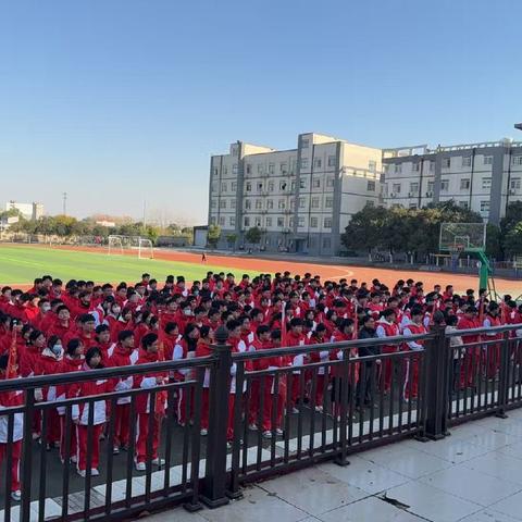 追梦唯笃行，莫负少年时——高一年级举行期中表彰大会