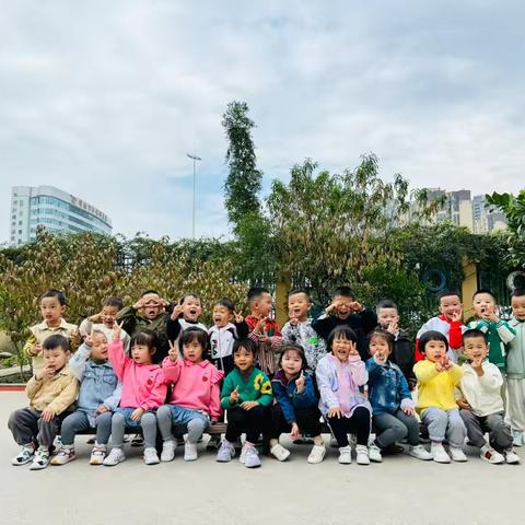 🏫六壹花城幼儿园小二班第六周成长周记🍂