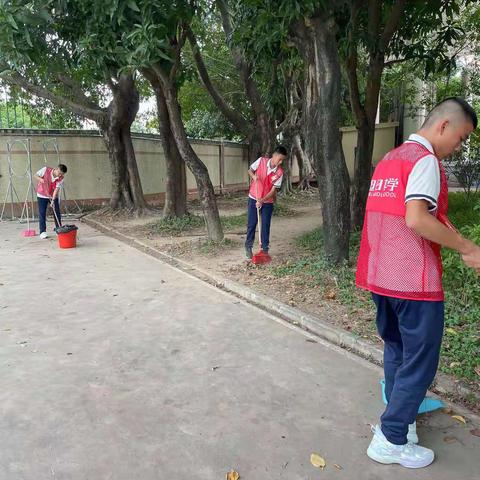 秋风落叶，一梦江湖，狂沙卷起，飒踏流星——初三(12)班 黄筠皓