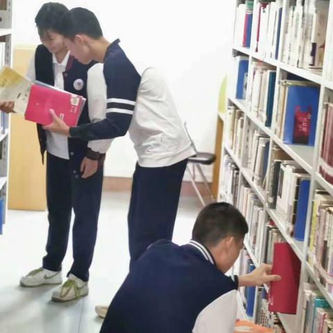 扬雷锋精神，做时代少年——初三(12)班  黄筠皓