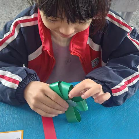 二年级创意手工社团《苹果》