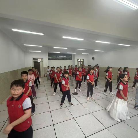 三四年级街舞社团——日落归山海，舞蹈伴青春