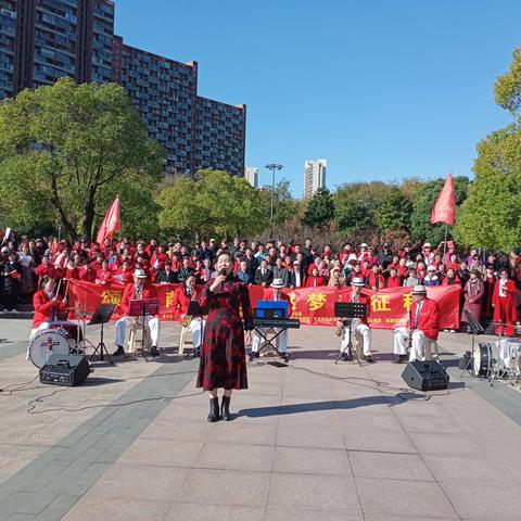 杭州市钱塘区在2024.11.29上午组织社区人员髙唱颂歌献给党逐梦新征程文艺演出节目演出精彩髙档深受大家的喜欢！