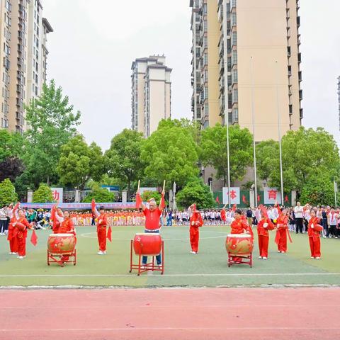 七彩德育 | “五老”进校园，运动健体魄——合肥市琥珀名城小学“五老”成员参加校园体育节开幕式