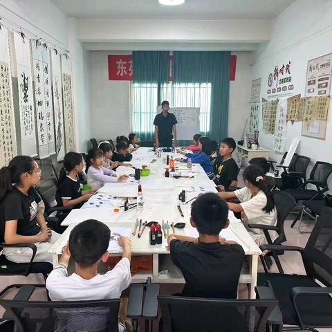 东苑社区“传承国粹 弘扬经典” 青少年绘画公益培训班开课啦！