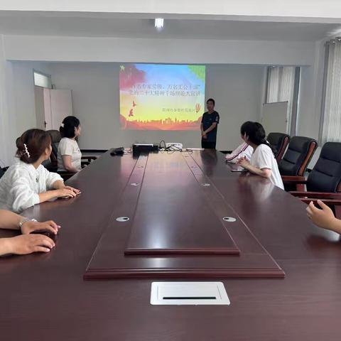 商颂街道桂花社区开展“百万专家劳模，万名工会干部”千场理论大宣讲
