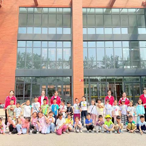 “趣”探小学 “幼”见成长 华翰北(C)园大班幼小衔接之参观小学