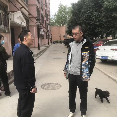 “网格+警格”||牵好文明绳  养犬不掉链——西仪社区劝导规范养犬行为