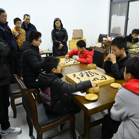纹枰相论道，手谈正年少 -----荆州区围棋协会开展少儿围棋交流赛