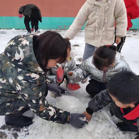 初雪美校园，热情暖寒冬          燕赵镇郑留营小学