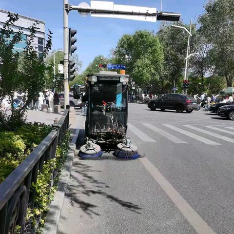 五一不打烊！小机扫队以行动守护城市“颜值”