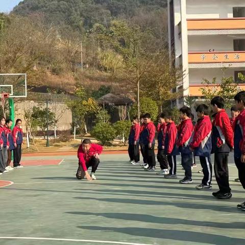 粤桂携手研课堂 仫佬沃土育栋梁——罗城仫佬族自治县凤凰小学体育教研活动纪实