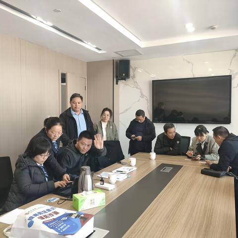 绿城广场支行积极外拓营销总工会