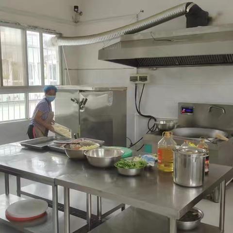 无量寺乡苗庄小学——上蔡县教育局营养办检查我校校园餐工作