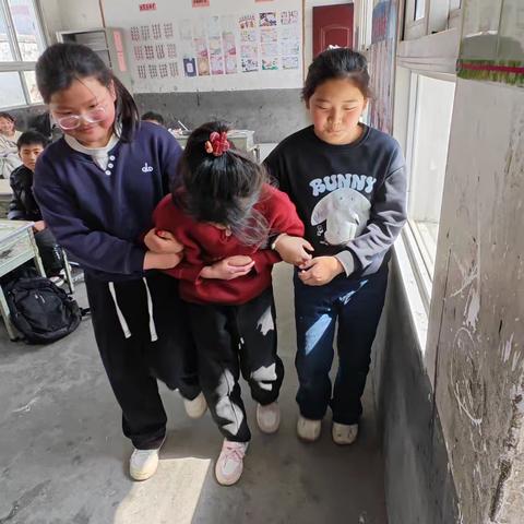 以练筑防 食安护航———无量寺乡苗庄小学食品安全应急演练