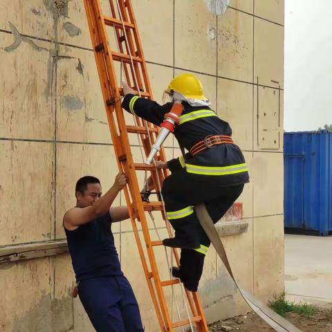 河街乡人大主席团组织人大代表视察消防安全工作