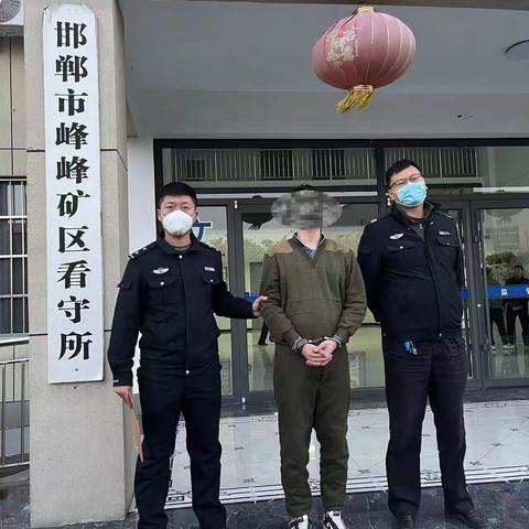 大峪派出所将非法出境嫌疑人送拘