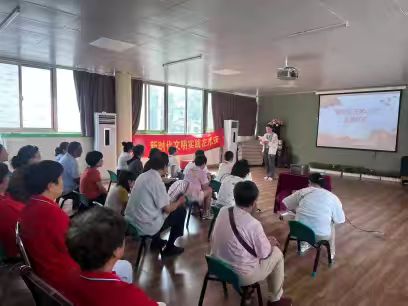 魏家庄街道社区社会组织联合永庆街社区老年协会举办“睦邻永庆孝心卡”发放仪式
