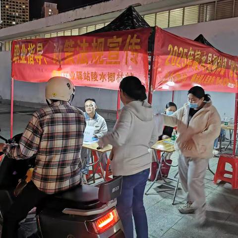 椰林镇“就在金秋，职面未来”夜市招聘活动圆满举行