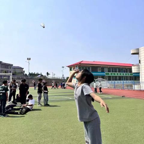 活力飞扬，“羽”众不同——莲花学校羽毛球1班风采