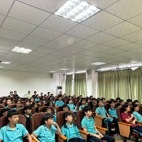 牢记学生守则，熟记一日常规—霸王岭学校八年级年段中小学生日常行为规范教育大会