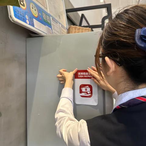 北京银行北仑支行进企业开展反假反诈宣传