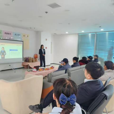 【建行辽宁】营口分行营业室开展守住老年人钱袋的金融知识讲座