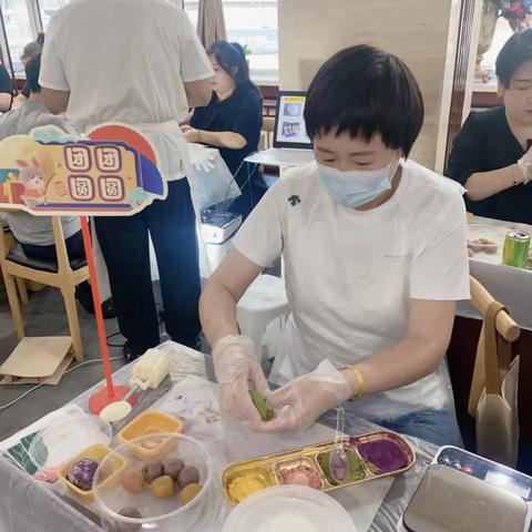 【建行辽宁】营口分行营业室举办“流金岁月 乐享佳节”中秋劳动者港湾活动