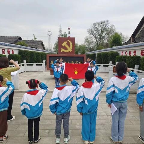 春暖清明，感恩先烈            东湖中学少先队清明祭扫活动