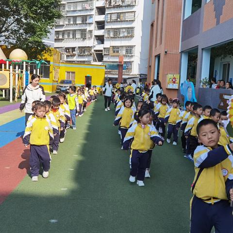 云阳县栖霞镇中心幼儿园亲子运动会