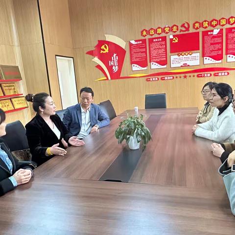 代表牵线搭桥 助力阳光成长