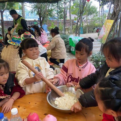 研学之旅/赴一场秋日的约 黄水小学:一年级五班 🗓日期:2023.11.21 🌈天气:晴空万里🌻 ❤️文案:研学之旅🍃 ✨心情:开心👏