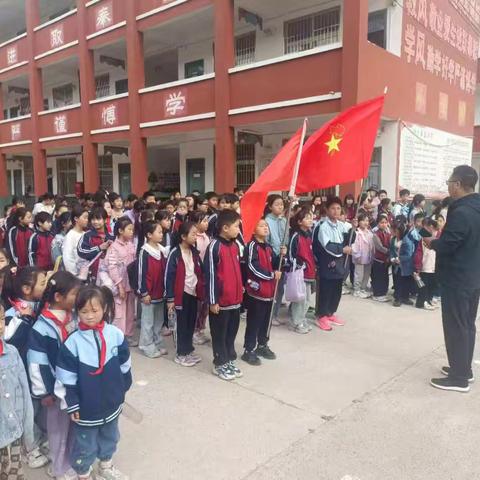 春日拾趣 快乐同行 ——临颍一高教育集团繁城校区第二初级中学开展远足踏青活动