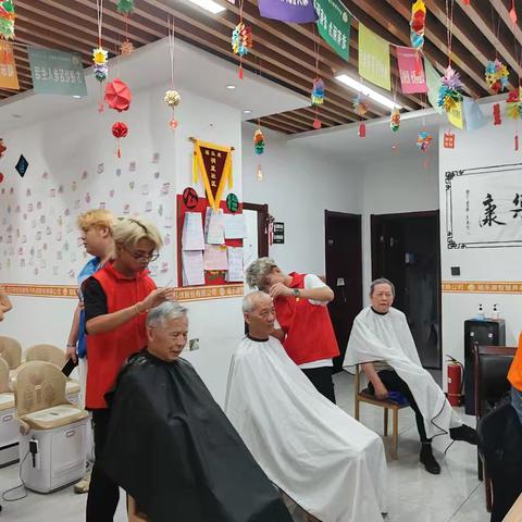 【丁白路社区养老服务站】春风拂白发·义剪暖银龄