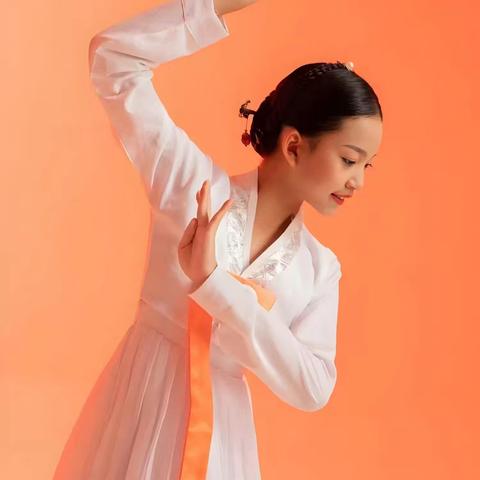 硝烟与白裙