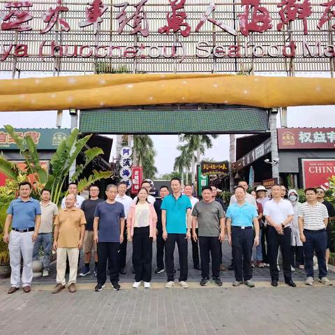 市委政法委持续组织开展爱国卫生大扫除活动