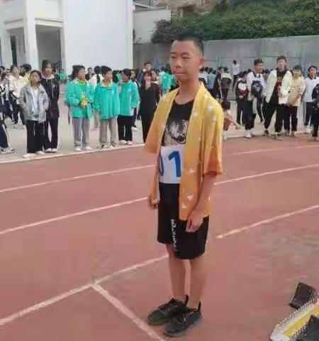 2023年丘北县民族中学校文体艺术节之313班