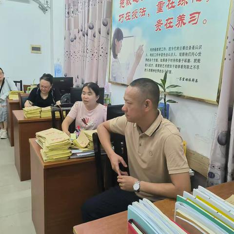 “推进教学教研常规工作，增强教研工作”——五年级数学组教研活动