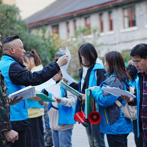 铜仁市铜仁学院附中八（4）班展开了赴梵净山生态旅游区探究“生物多样性”研学活动