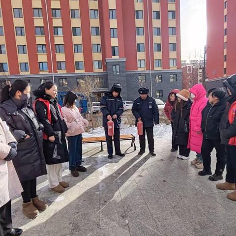 张北县南山路街道隆兴府社区开展“院坝课堂筑防线·消防实战护平安”消防安全演练活动