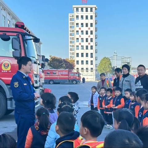 防患于未“燃”  安全记心间——凯翔新天地分园中二班消防体验活动