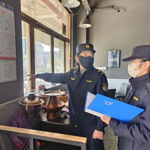 湖滨新区城管局市容科联合法规科对沿街商铺信用体系进展情况开展检查